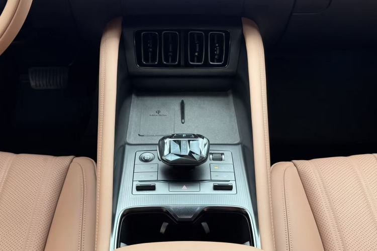 Used BYD Song L EV 2024 662 km Beyond Edition Gear Lever