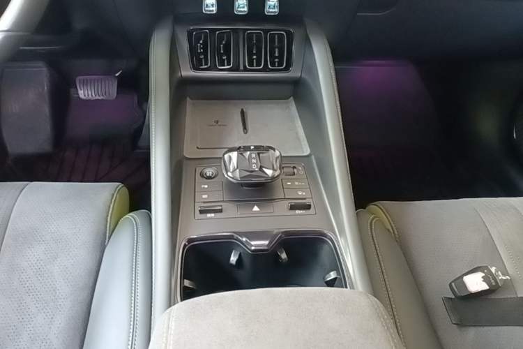 Used BYD Song L EV 2024 602 km All-Wheel-Drive Excellence Version Gear Lever