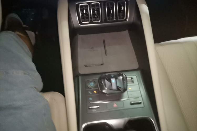 Used BYD Song L EV 2024 550 km Excellence Version Gear Lever