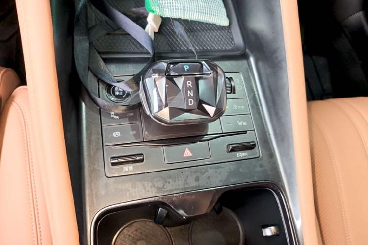 Used BYD Song L EV 2024 550 km Excellence Version Gear Lever