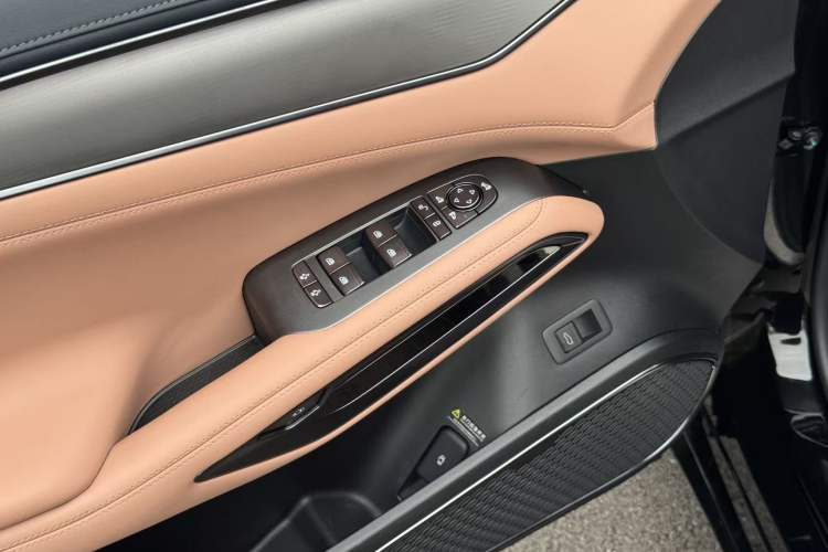 Used BYD Song L EV 2024 662 km Beyond Edition Interior 5