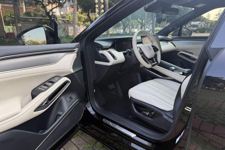 Used BYD Song L EV 2024 550km Beyond Edition Interior 5