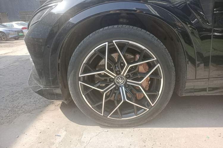 Used BYD Song L EV 2024 602 km All-Wheel-Drive Excellence Version Left Front Wheel Hub
