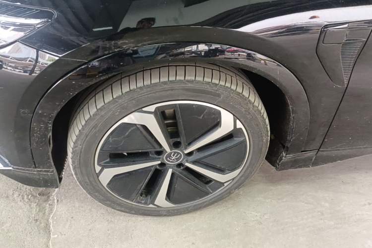 Used BYD Song L EV 2024 662 km Excellence Version Left Front Wheel Hub
