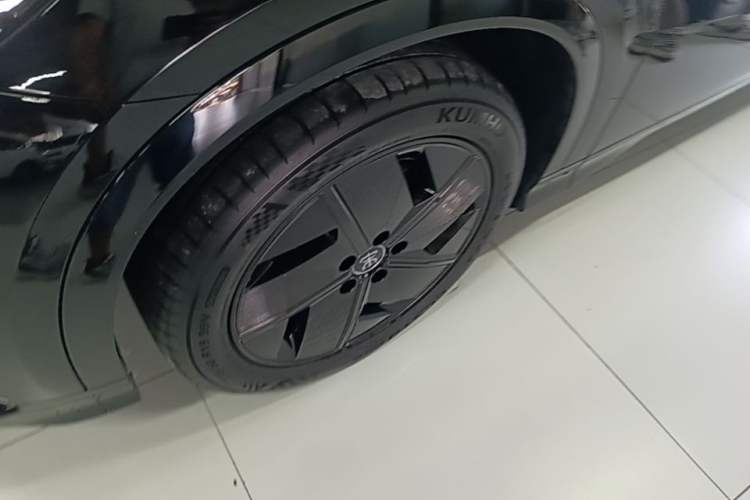 Used BYD Song L EV 2024 550km Beyond Edition Left Front Wheel Hub