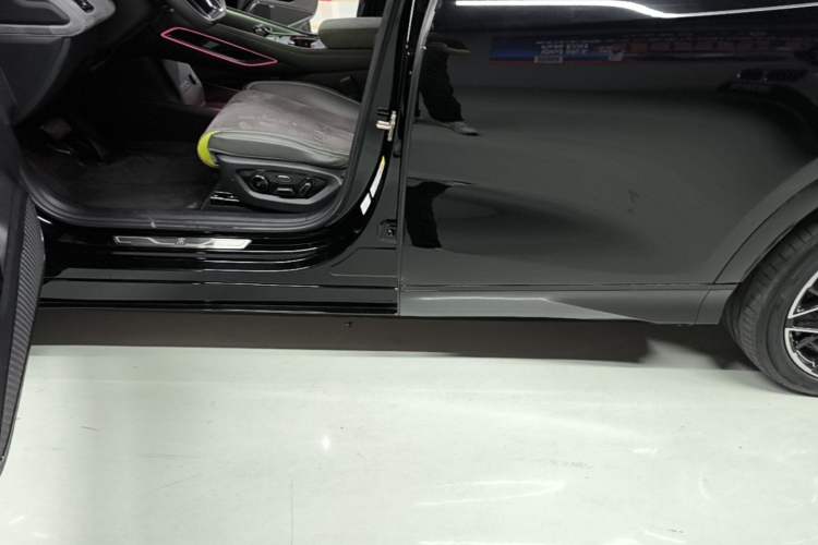 Used BYD Song L EV 2024 602 km All-Wheel-Drive Excellence Version Left Side Sill