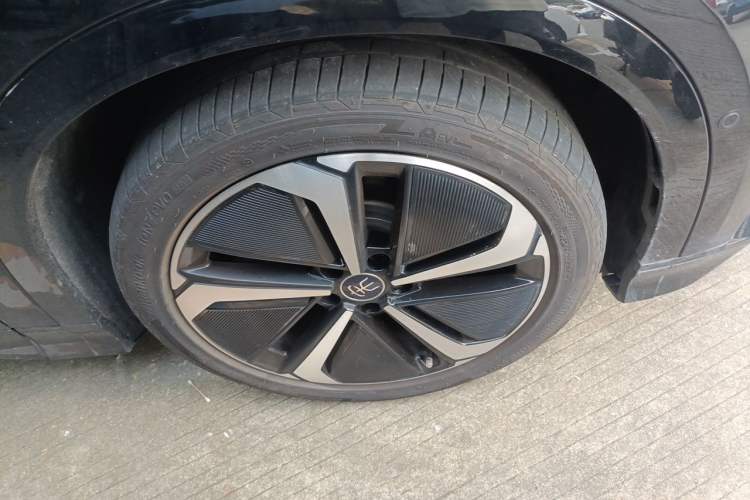 Used BYD Song L EV 2024 662 km Excellence Version Right Front Wheel Hub