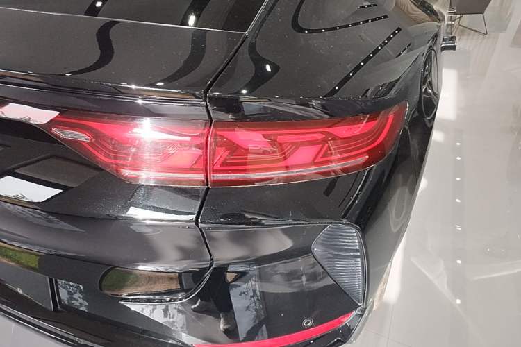 Used BYD Song L EV 2024 550 km Excellence Version Right Rear Taillight