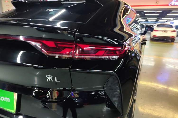 Used BYD Song L EV 2024 550 km Excellence Version Right Rear Taillight