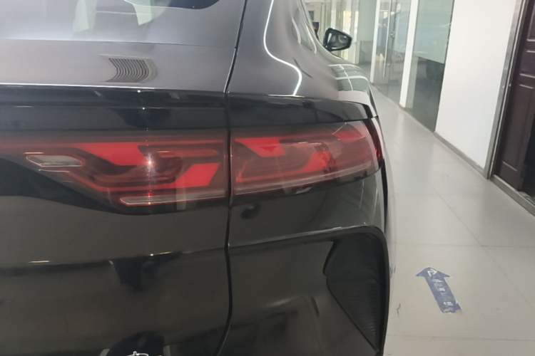 Used BYD Song L EV 2024 602 km All-Wheel-Drive Excellence Version Right Rear Taillight