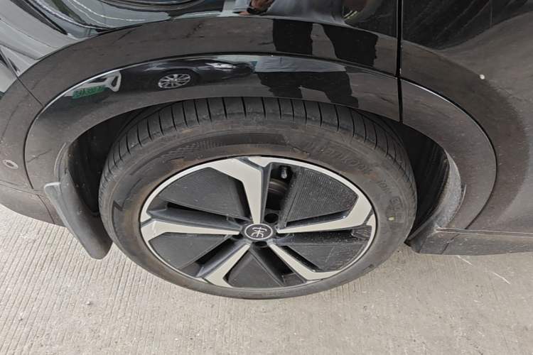 Used BYD Song L EV 2024 662 km Excellence Version Right Rear Wheel Hub