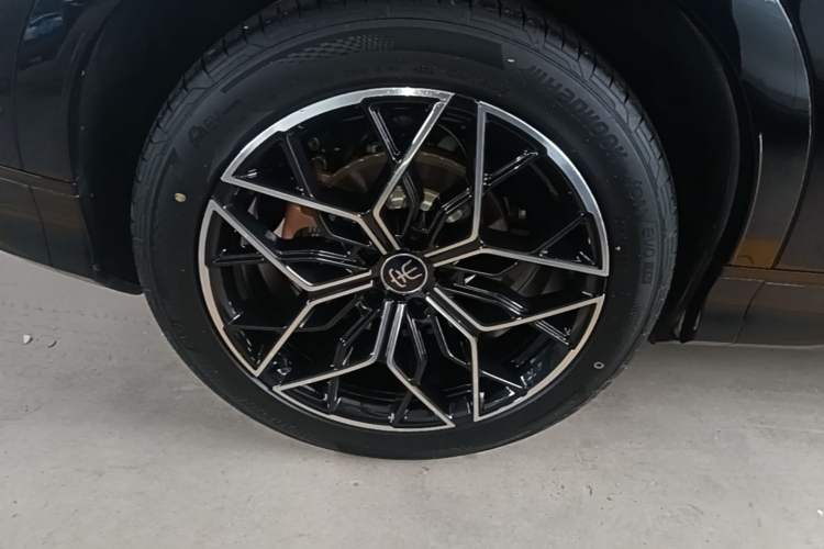 Used BYD Song L EV 2024 602 km All-Wheel-Drive Excellence Version Right Rear Wheel Hub