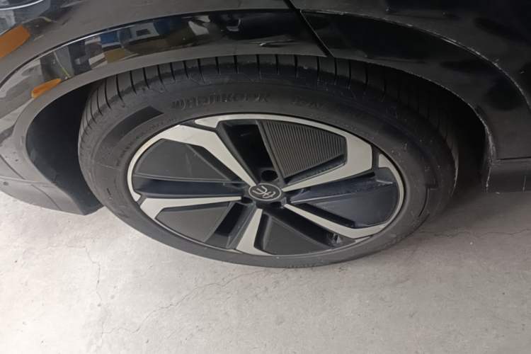 Used BYD Song L EV 2024 662 km Excellence Version Right Rear Wheel Hub
