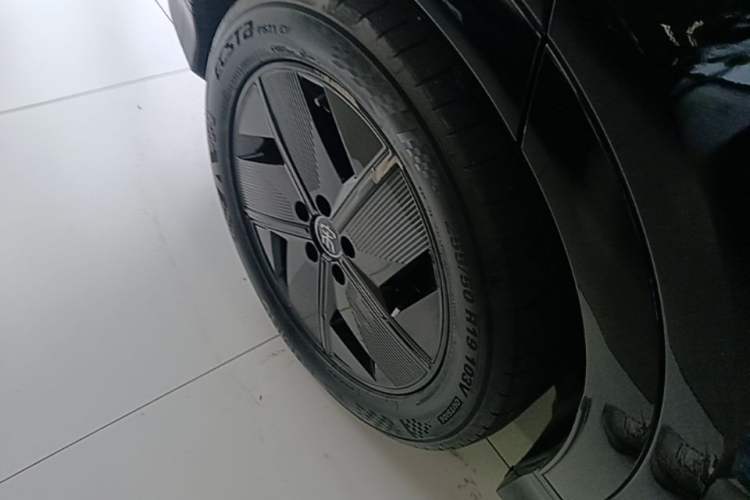 Used BYD Song L EV 2024 550km Beyond Edition Right Rear Wheel Hub