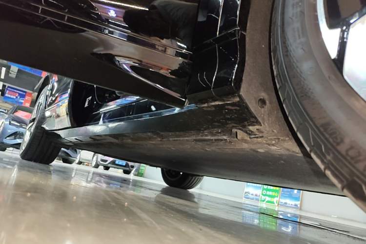 Used BYD Song L EV 2024 550 km Excellence Version Right Side Sill