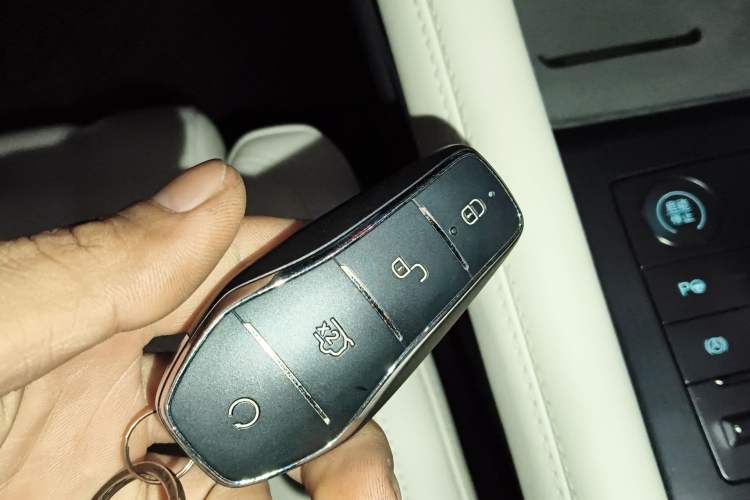 Used BYD Song L EV 2024 662 km Excellence Version Vehicle Key