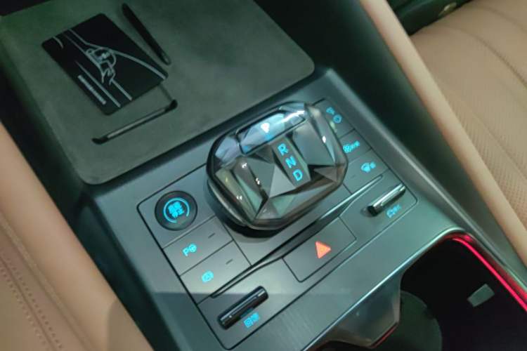 Used BYD Song L EV 2024 662 km Excellence Version Gear Lever