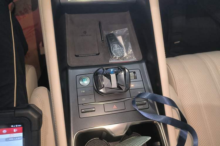 Used BYD Song L EV 2024 662 km Excellence Version Gear Lever