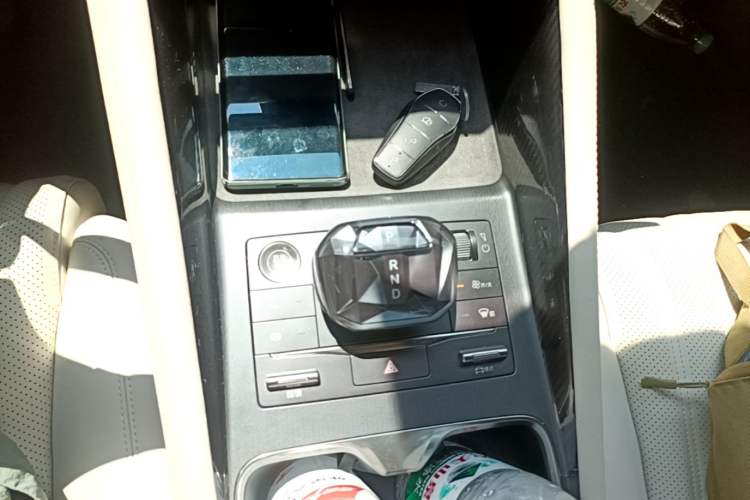 Used BYD Song L EV 2024 550 km Excellence Version Gear Lever