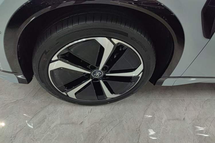 Used BYD Song L EV 2024 662 km Excellence Version Left Front Wheel Hub