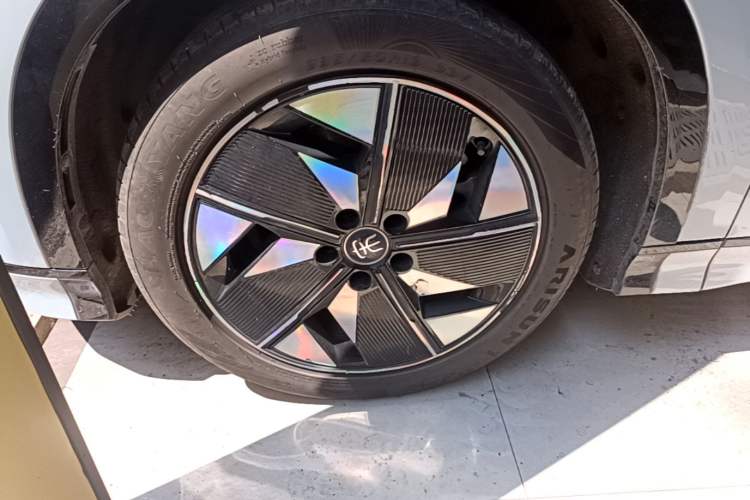 Used BYD Song L EV 2024 550 km Excellence Version Left Front Wheel Hub
