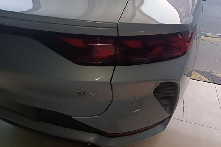 Used BYD Song L EV 2024 550 km Excellence Version Right Rear Taillight