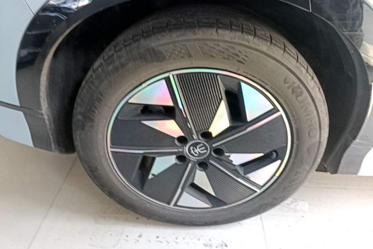 Used BYD Song L EV 2024 550 km Excellence Version Right Rear Wheel Hub