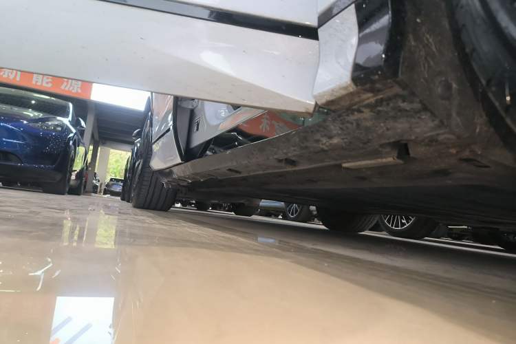 Used BYD Song L EV 2024 662 km Excellence Version Right Side Sill