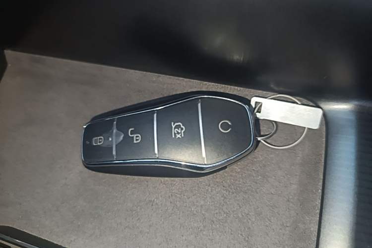 Used BYD Song L EV 2024 550 km Excellence Version Vehicle Key