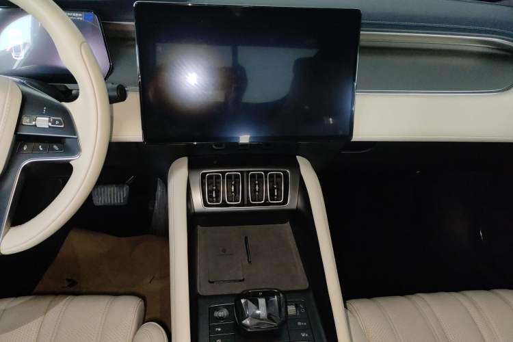 Used BYD Song L EV 2024 662 km Excellence Version Audio And AC Panel