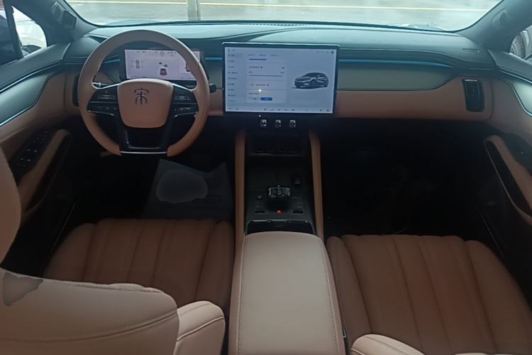 Used BYD Song L EV 2024 550 km Excellence Version Center Console