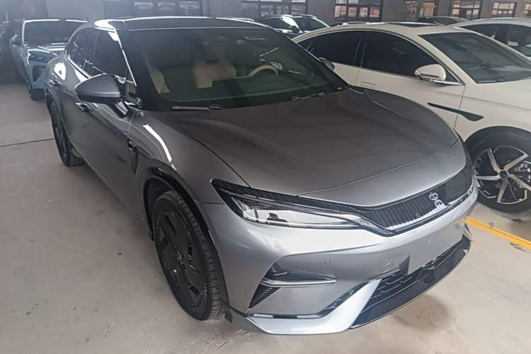 Used BYD Song L EV 2024 550 km Excellence Version Front Right 45 Deg