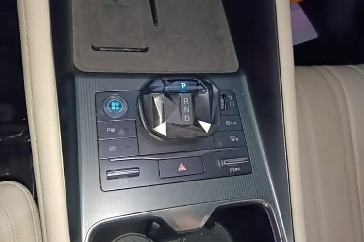 Used BYD Song L EV 2024 662 km Excellence Version Gear Lever