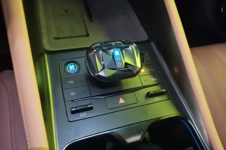 Used BYD Song L EV 2024 662 km Excellence Version Gear Lever