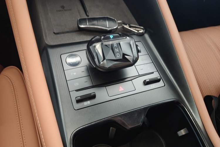 Used BYD Song L EV 2024 662 km Excellence Version Gear Lever