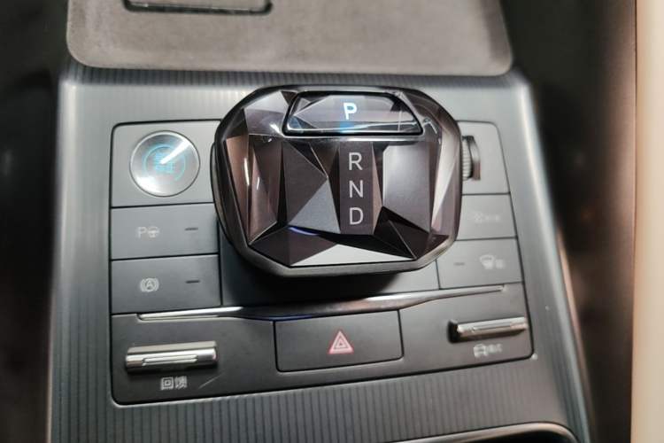 Used BYD Song L EV 2024 662 km Excellence Version Gear Lever