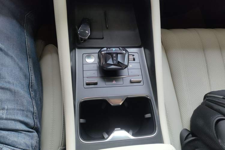 Used BYD Song L EV 2024 550 km Excellence Version Gear Lever