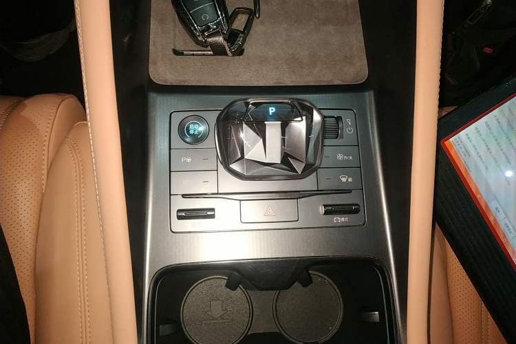 Used BYD Song L EV 2024 662 km Excellence Version Gear Lever