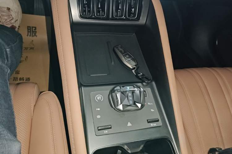 Used BYD Song L EV 2024 662 km Excellence Version Gear Lever
