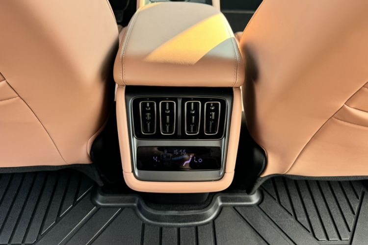 Used BYD Song L EV 2024 550 km Excellence Version Interior 1