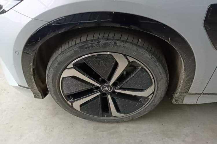 Used BYD Song L EV 2024 662 km Excellence Version Left Front Wheel Hub
