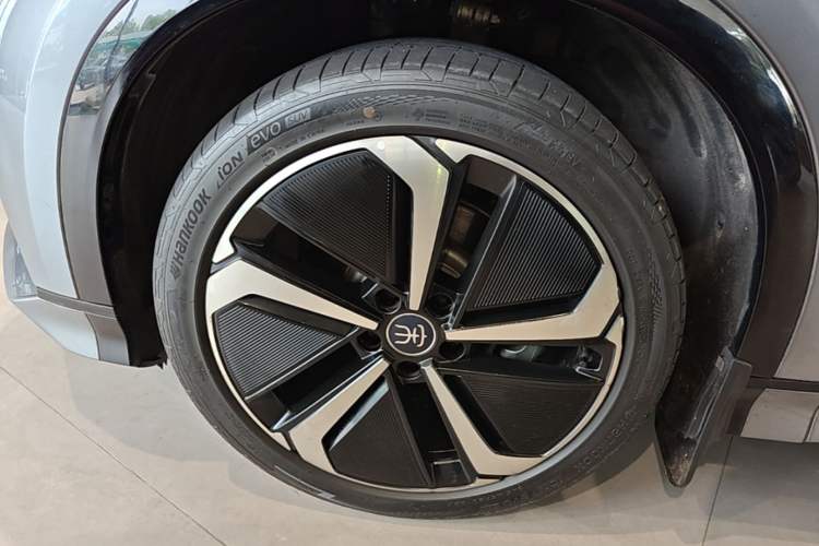 Used BYD Song L EV 2024 662 km Beyond Edition Left Front Wheel Hub