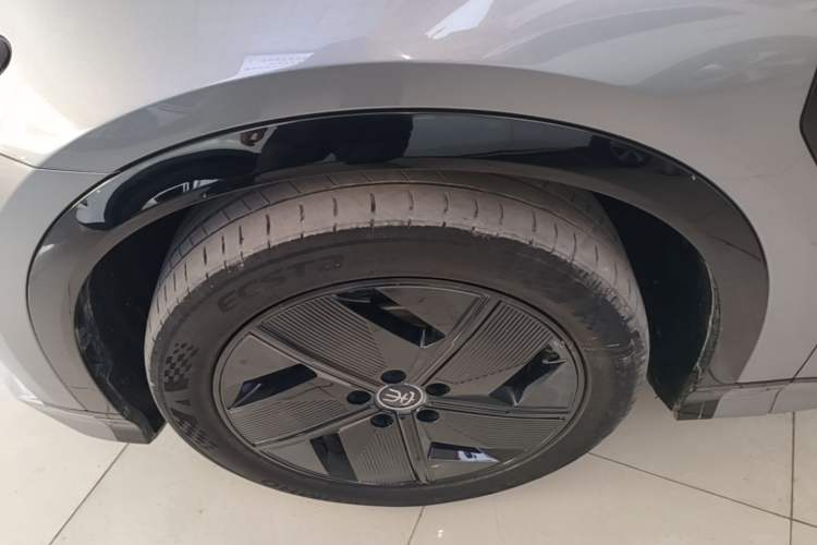 Used BYD Song L EV 2024 550km Beyond Edition Left Front Wheel Hub