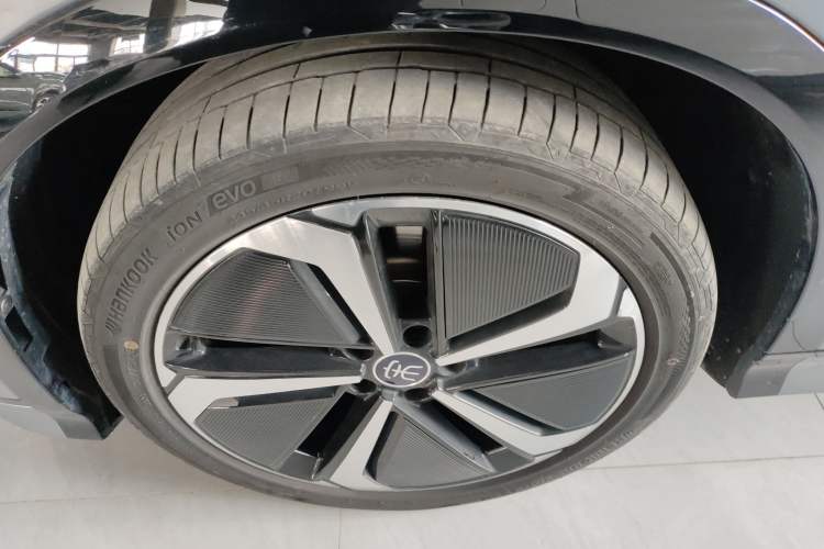 Used BYD Song L EV 2024 662 km Excellence Version Left Front Wheel Hub