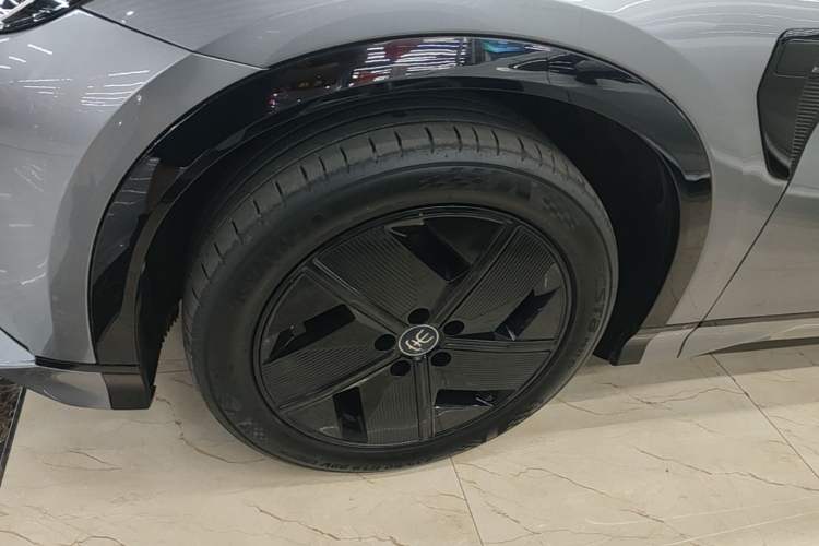 Used BYD Song L EV 2024 550km Beyond Edition Left Front Wheel Hub
