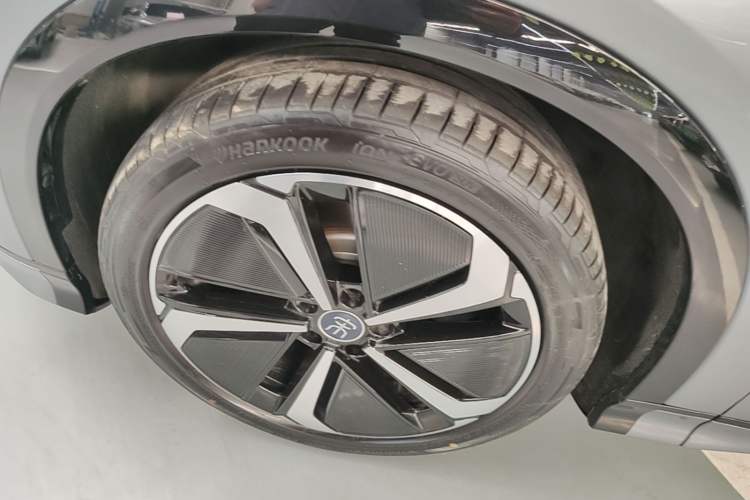 Used BYD Song L EV 2024 662 km Excellence Version Left Front Wheel Hub