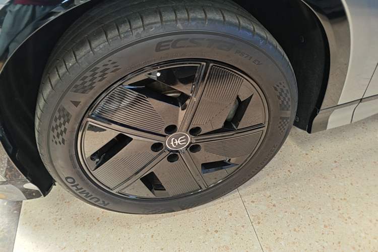 Used BYD Song L EV 2024 550km Beyond Edition Left Front Wheel Hub