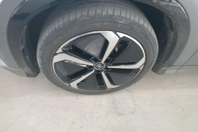 Used BYD Song L EV 2024 662 km Excellence Version Left Front Wheel Hub