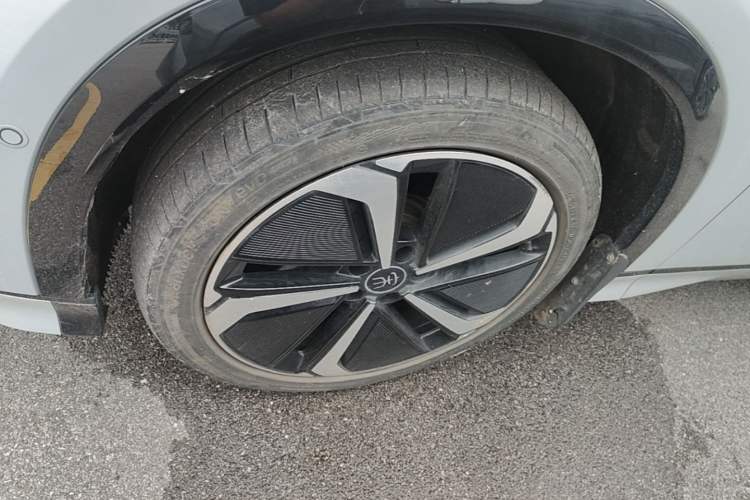 Used BYD Song L EV 2024 662 km Excellence Version Left Front Wheel Hub