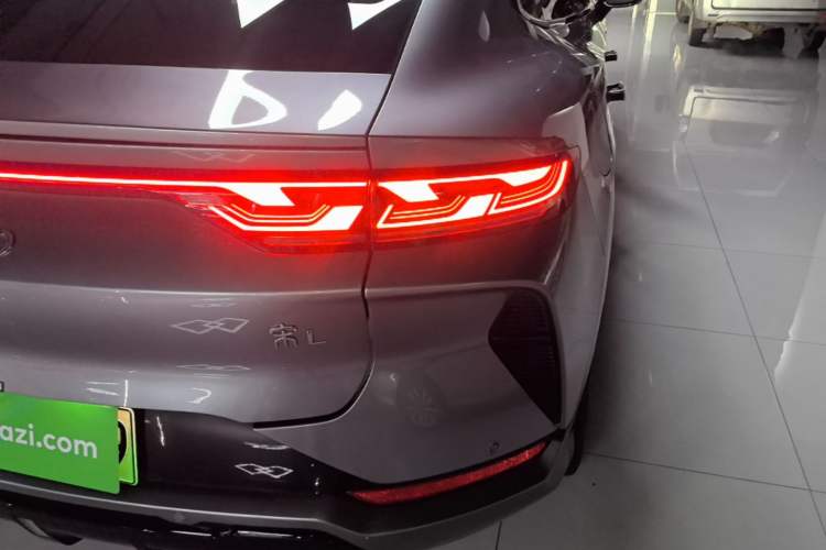Used BYD Song L EV 2024 550 km Excellence Version Right Rear Taillight